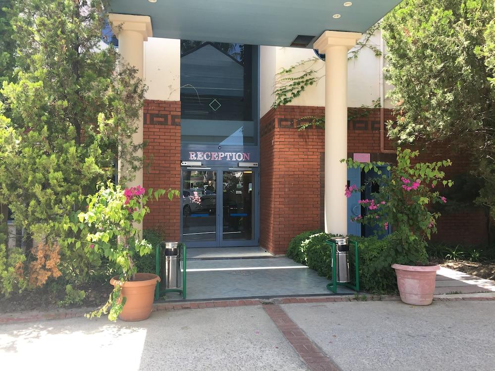 The Grand Blue Sky International Hotel Kusadası Exterior foto