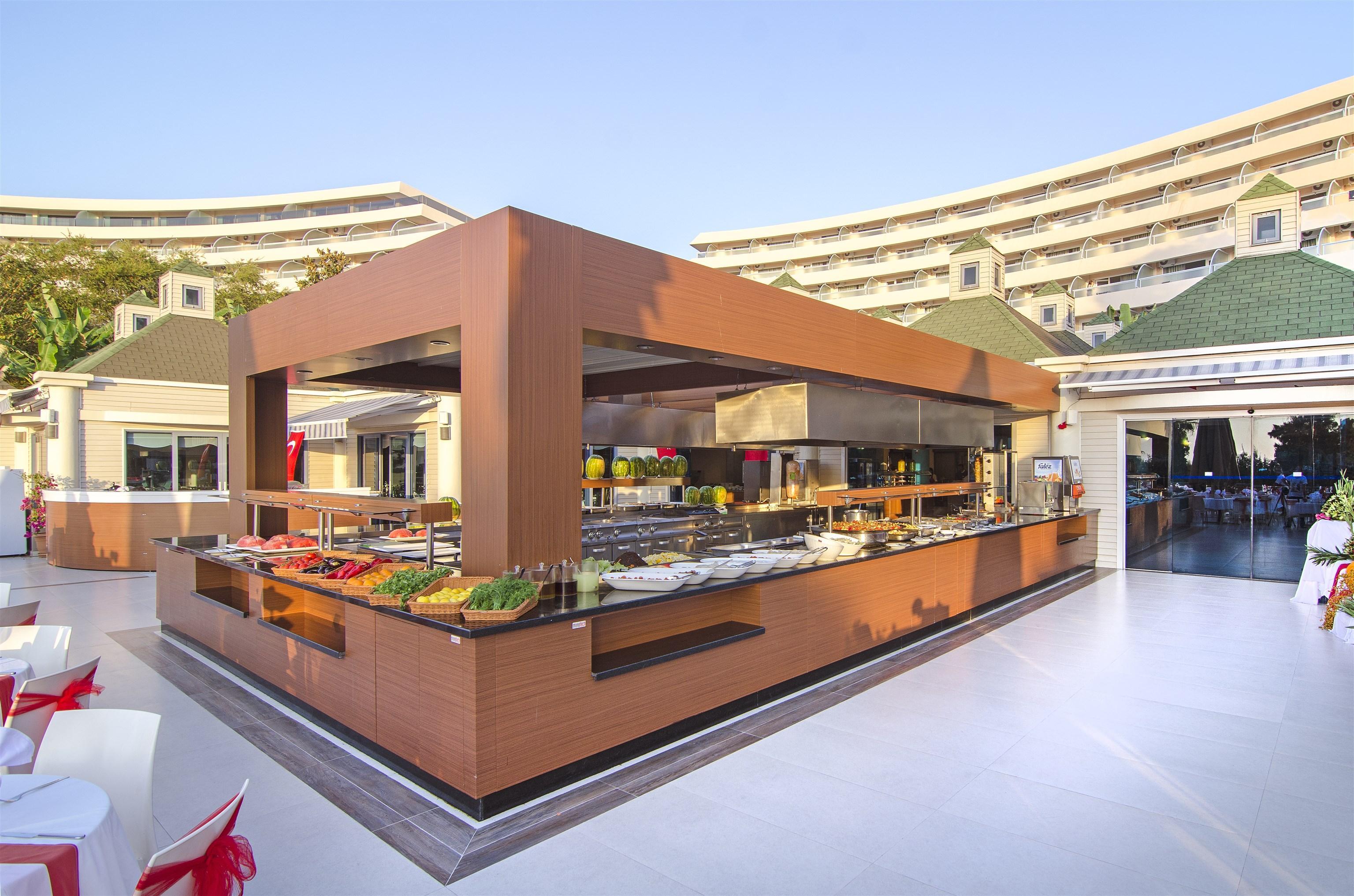 The Grand Blue Sky International Hotel Kusadası Exterior foto