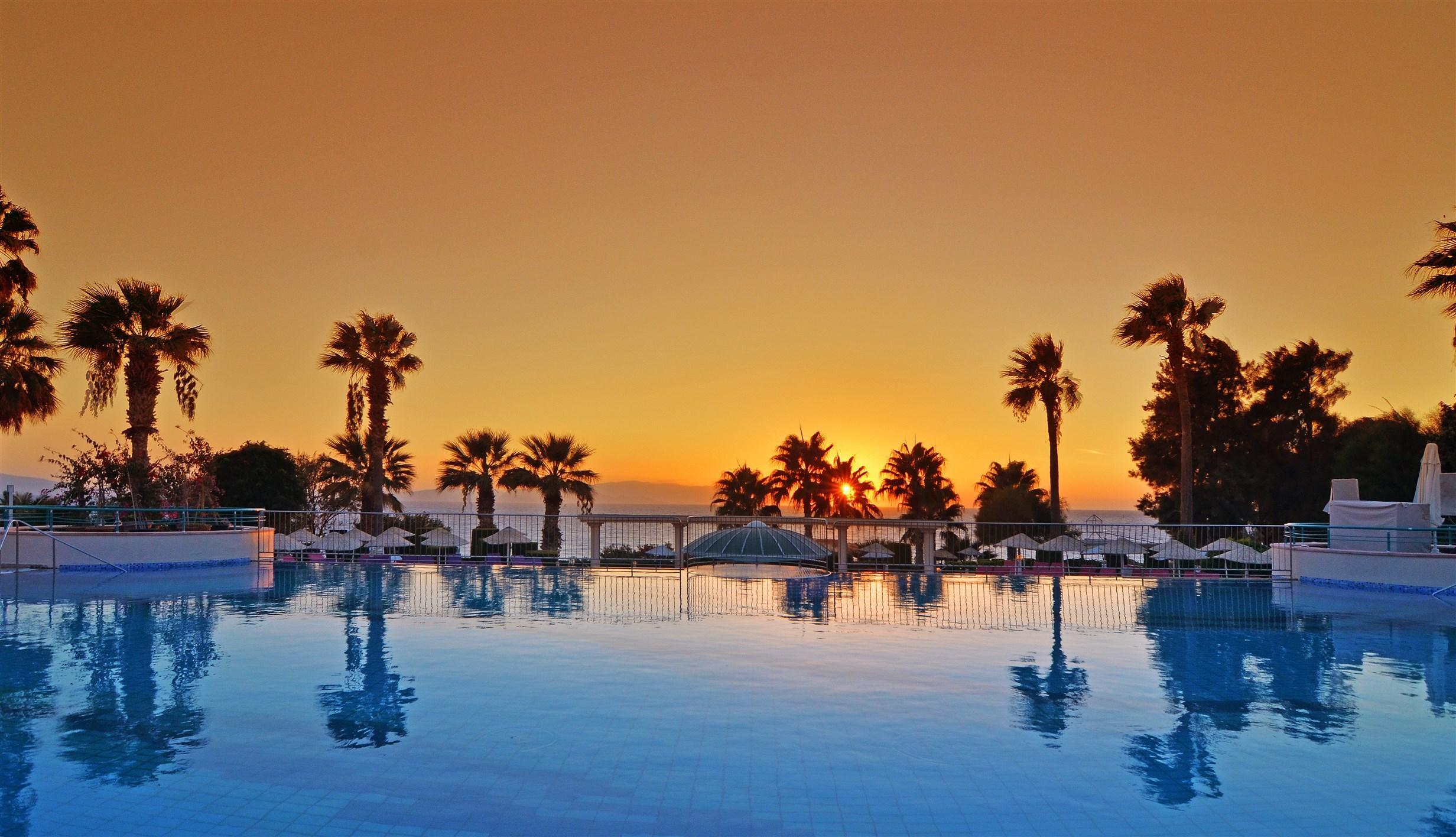The Grand Blue Sky International Hotel Kusadası Exterior foto