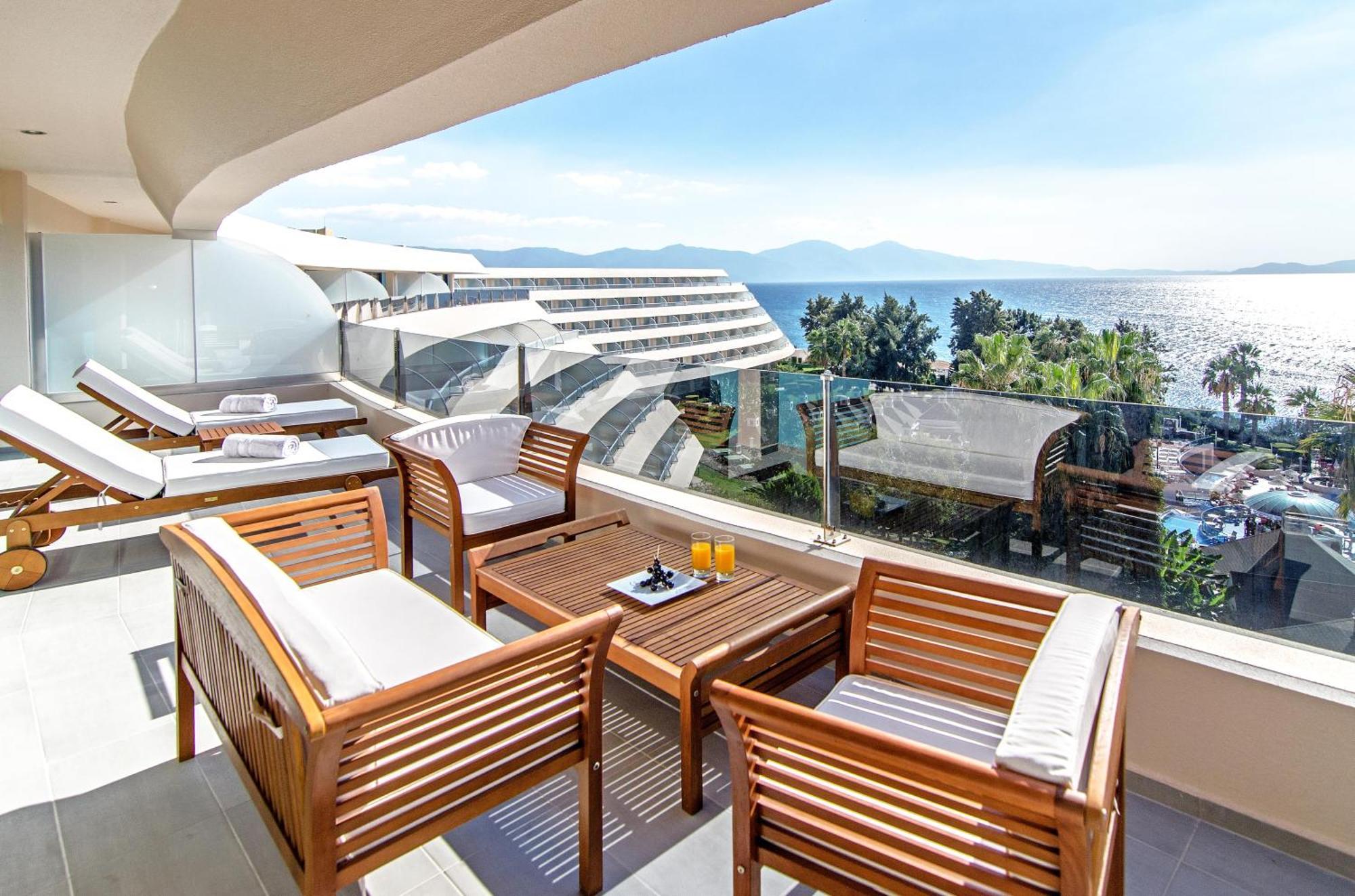 The Grand Blue Sky International Hotel Kusadası Exterior foto