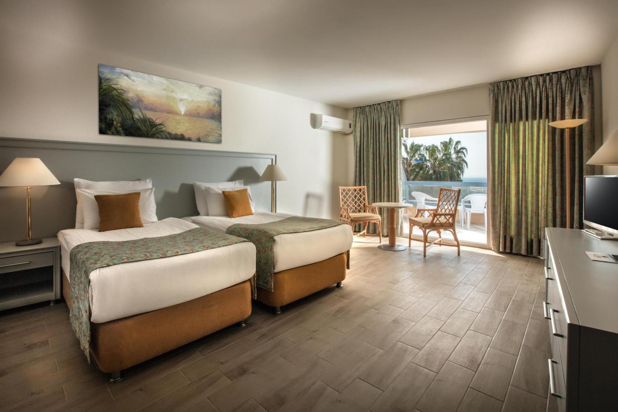 The Grand Blue Sky International Hotel Kusadası Exterior foto
