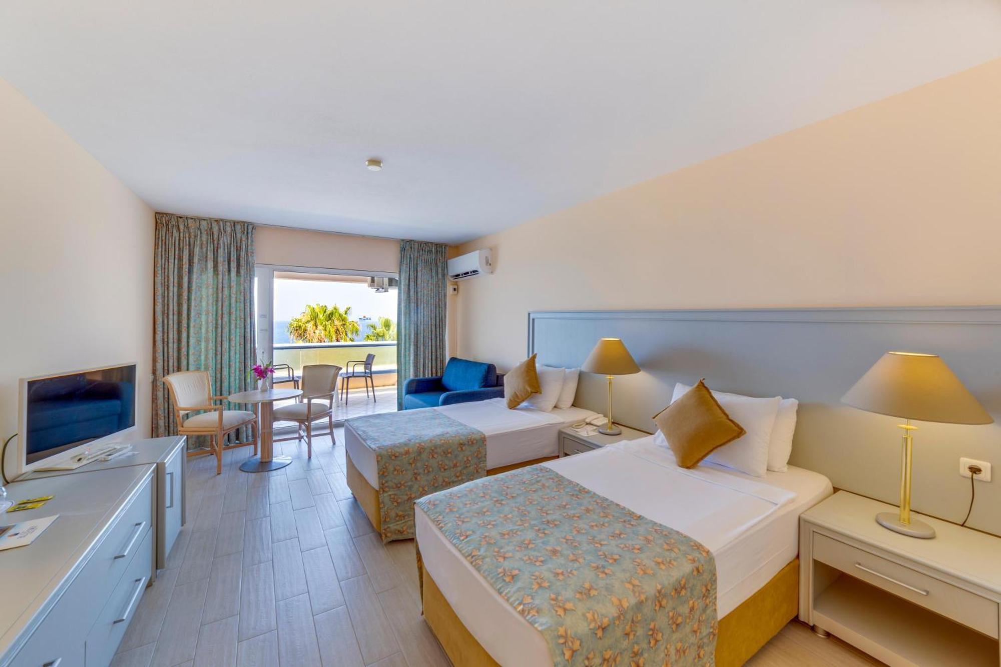 The Grand Blue Sky International Hotel Kusadası Exterior foto