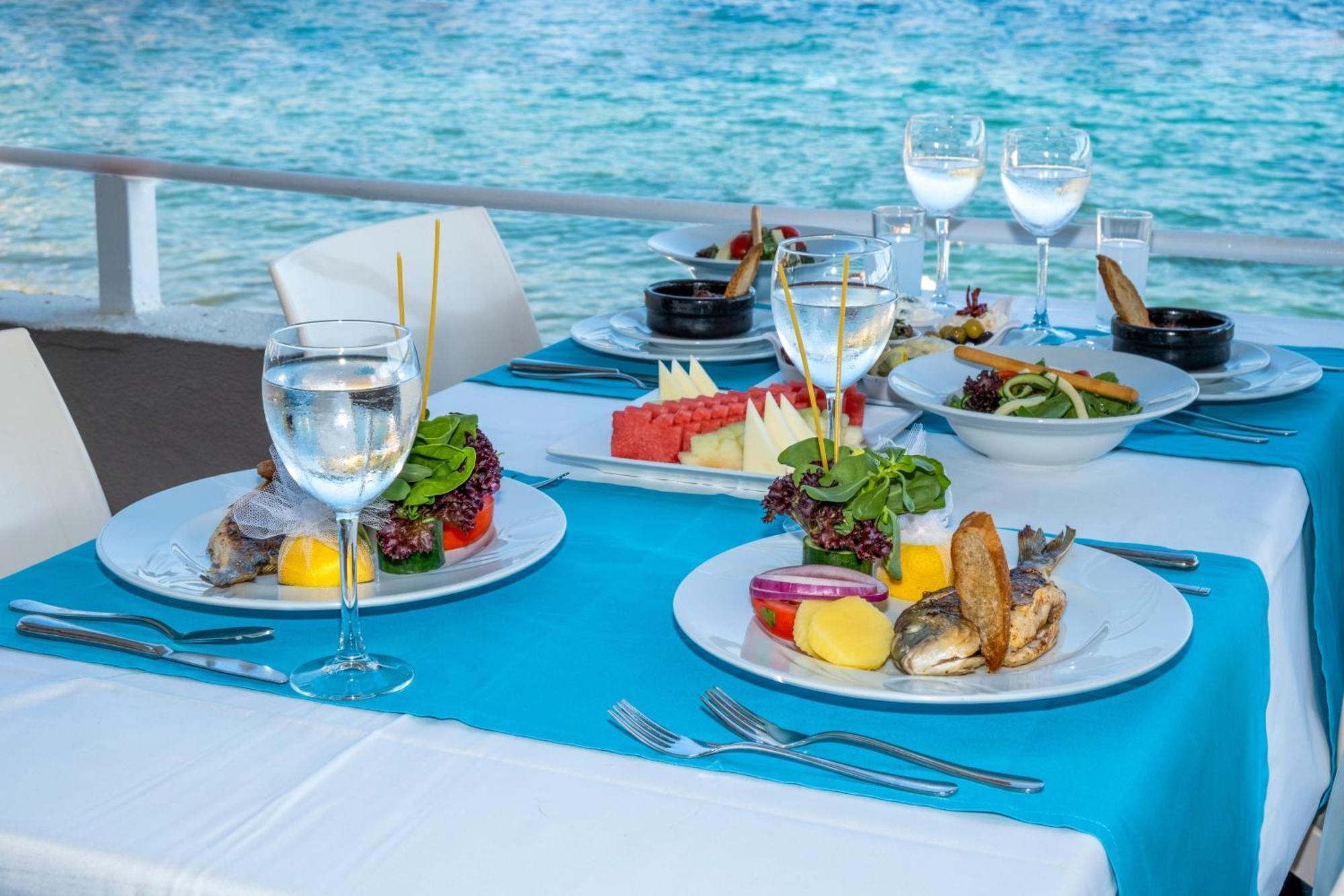 The Grand Blue Sky International Hotel Kusadası Exterior foto