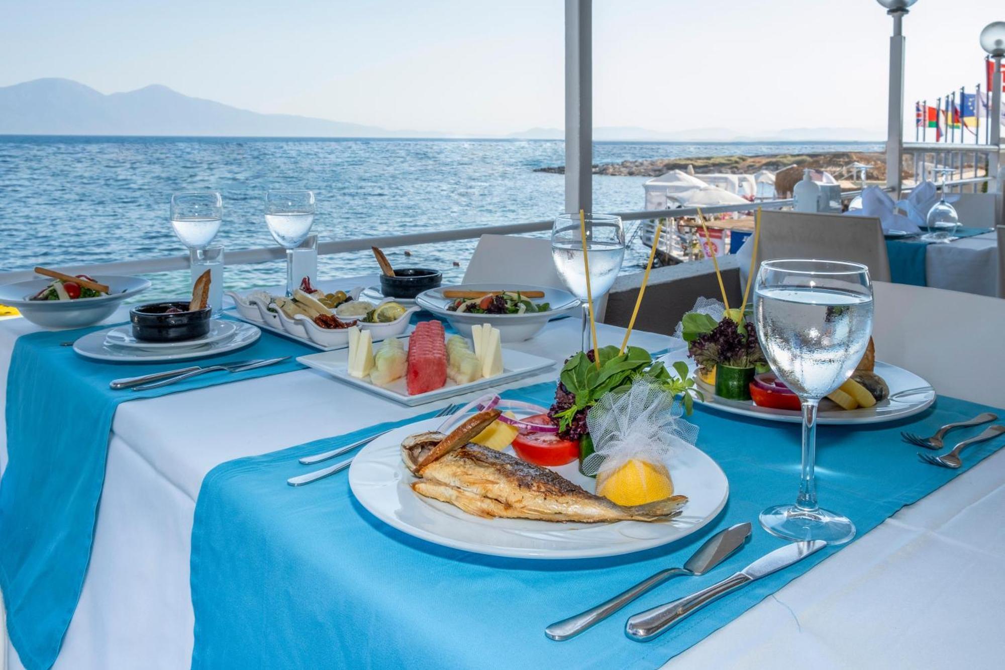 The Grand Blue Sky International Hotel Kusadası Exterior foto