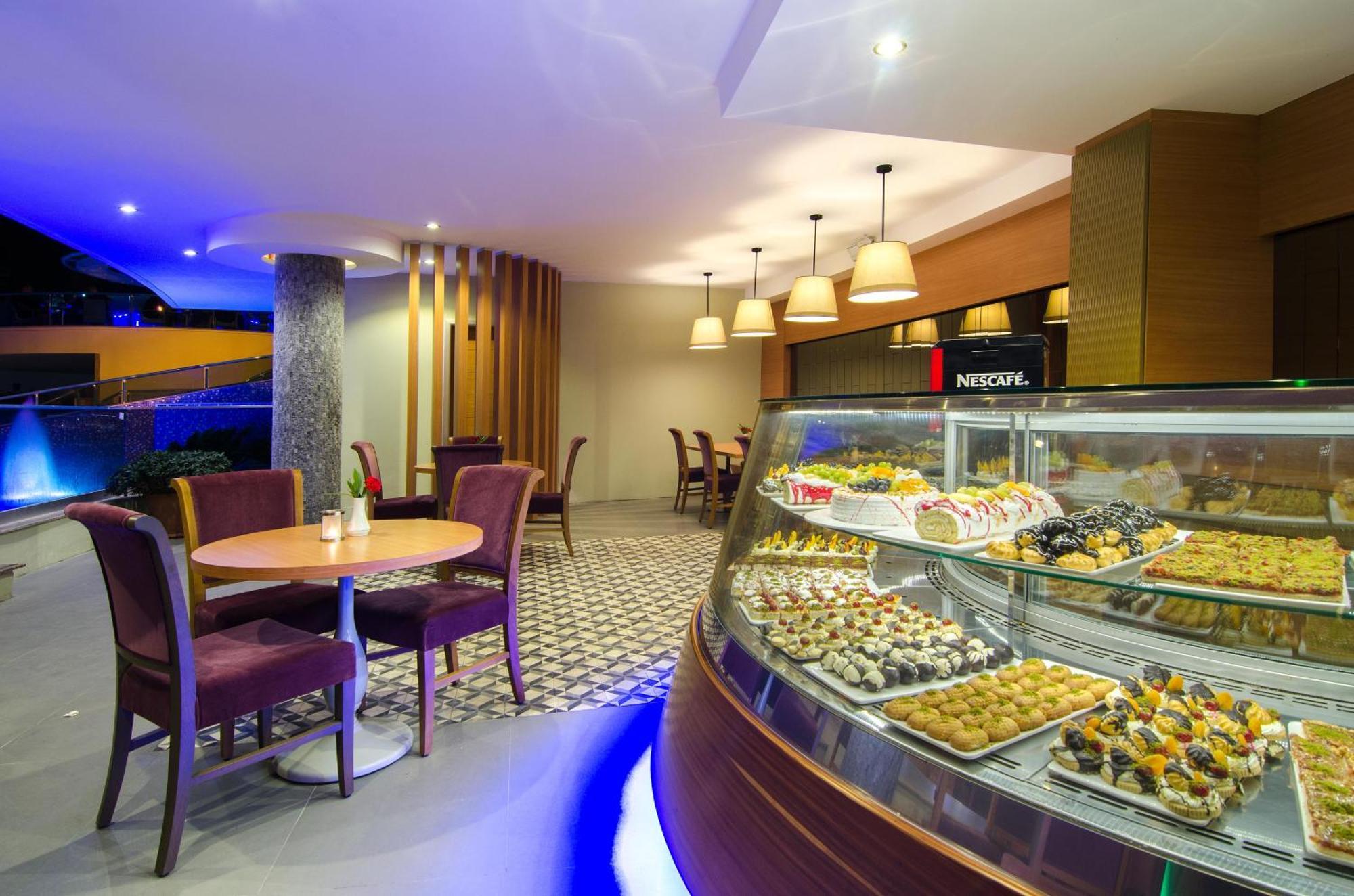 The Grand Blue Sky International Hotel Kusadası Exterior foto