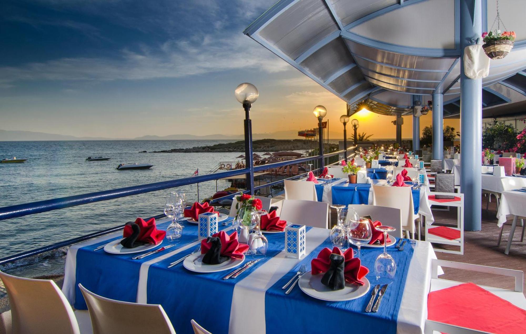 The Grand Blue Sky International Hotel Kusadası Exterior foto