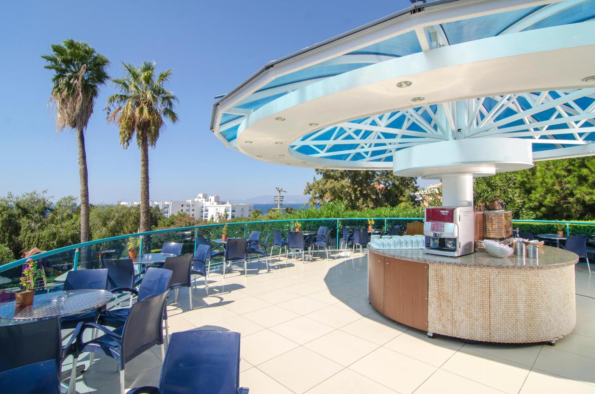 The Grand Blue Sky International Hotel Kusadası Exterior foto