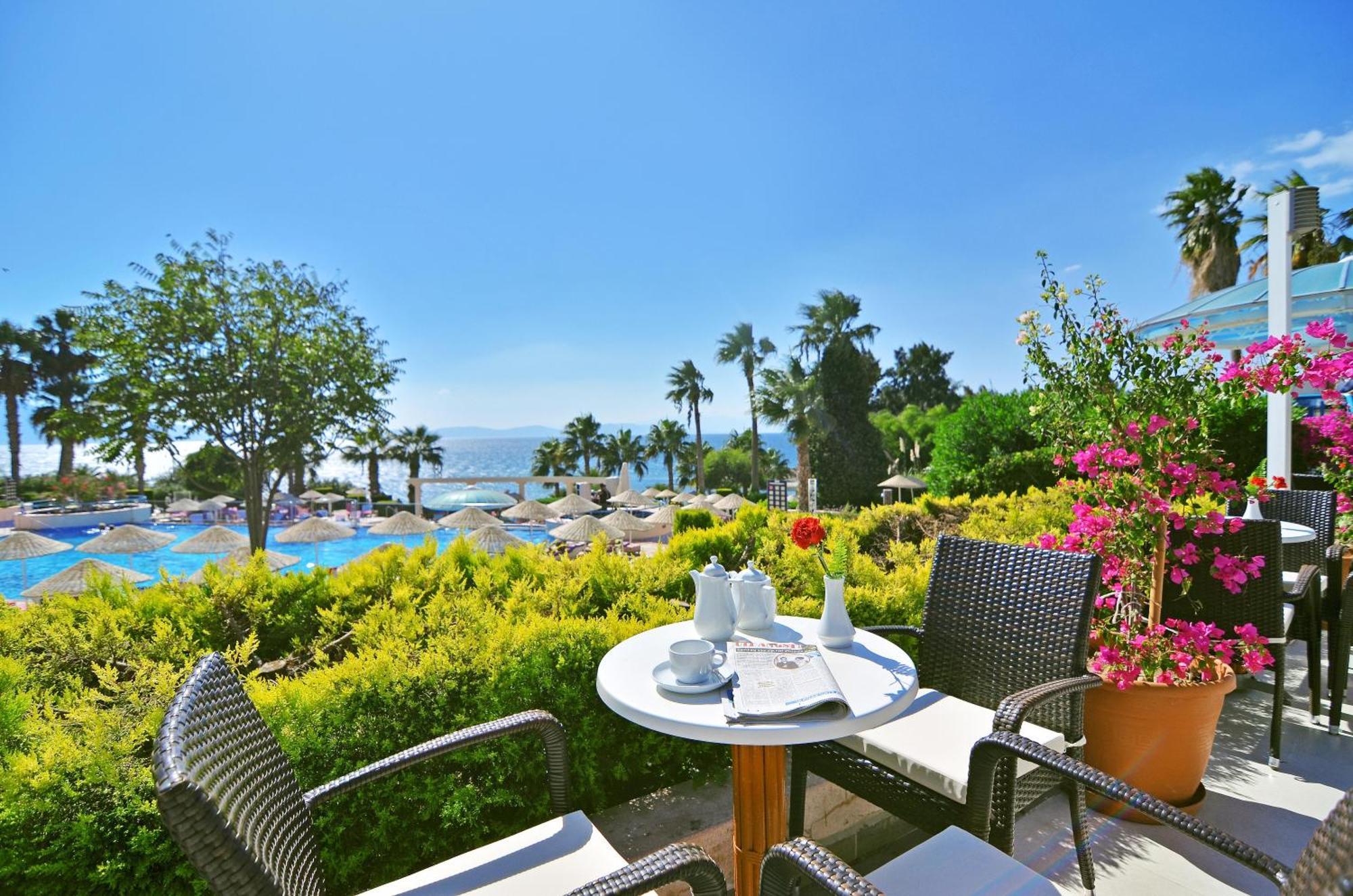 The Grand Blue Sky International Hotel Kusadası Exterior foto