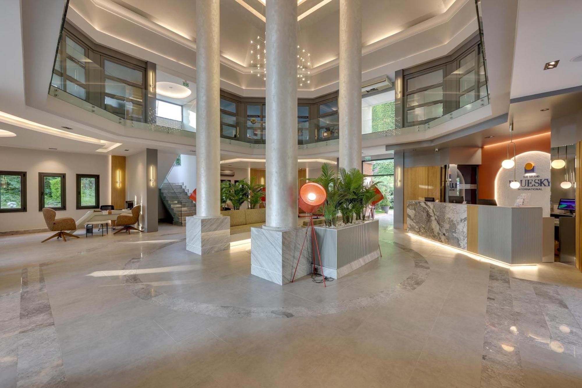 The Grand Blue Sky International Hotel Kusadası Exterior foto
