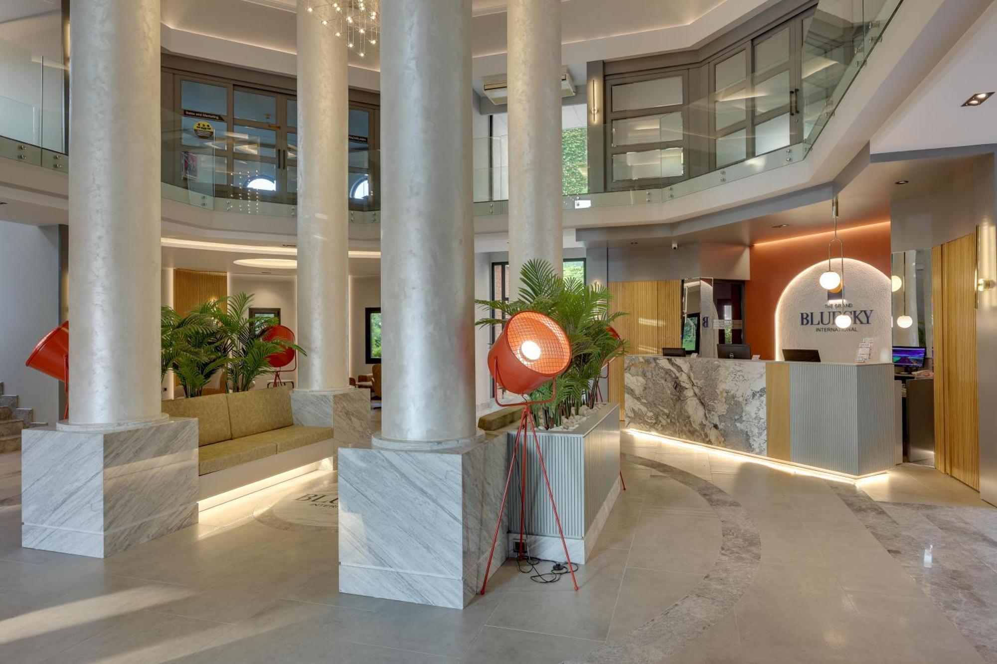 The Grand Blue Sky International Hotel Kusadası Exterior foto
