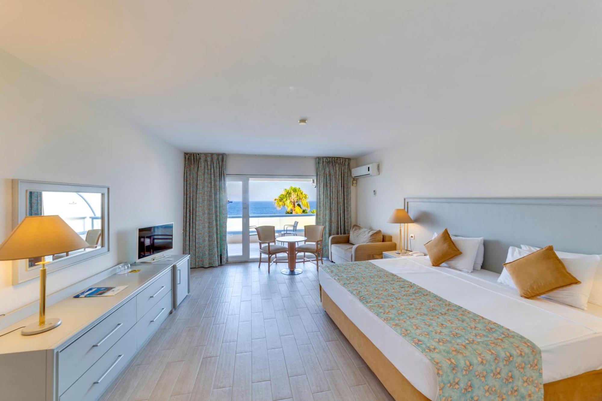 The Grand Blue Sky International Hotel Kusadası Exterior foto