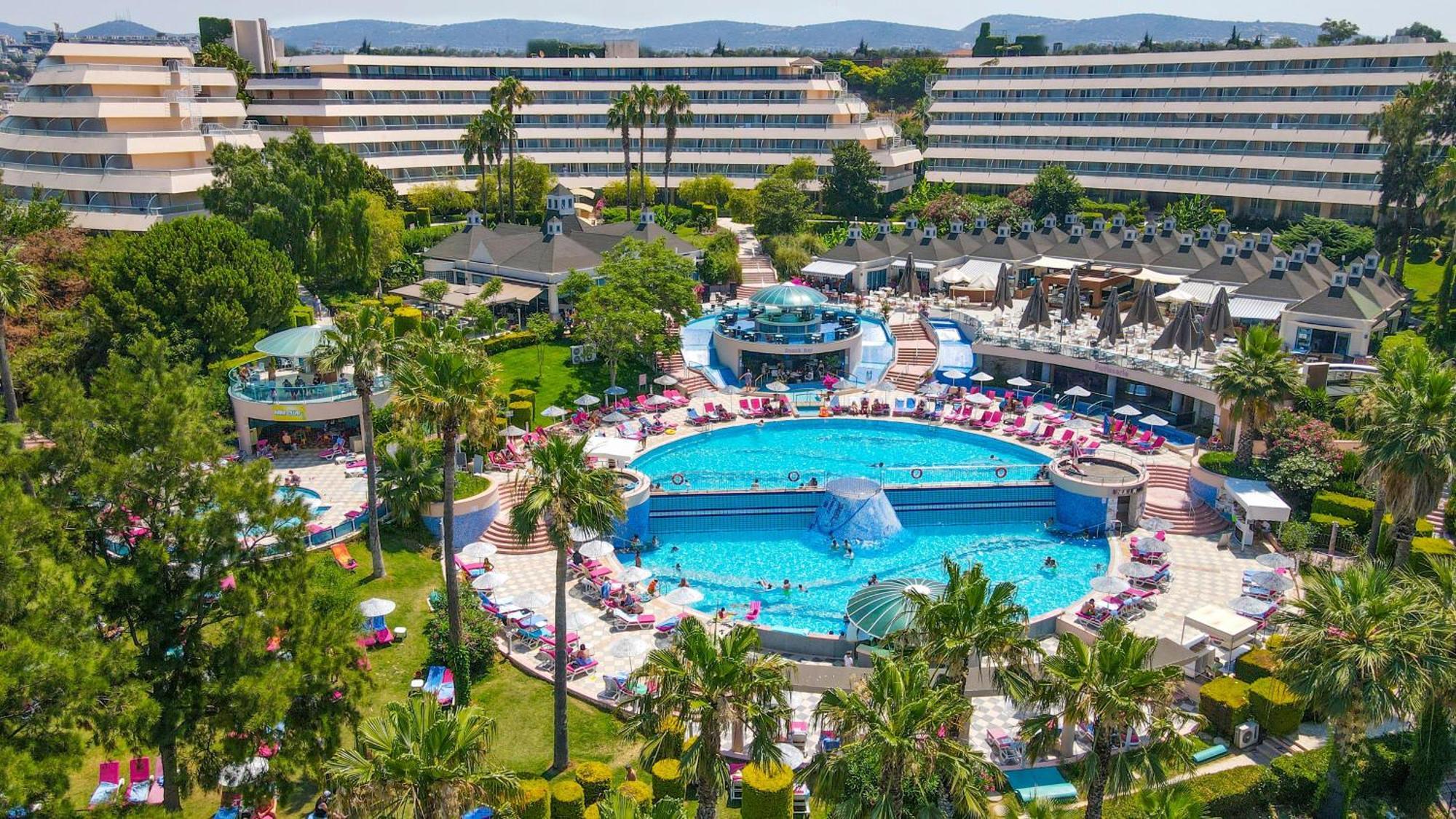 The Grand Blue Sky International Hotel Kusadası Exterior foto