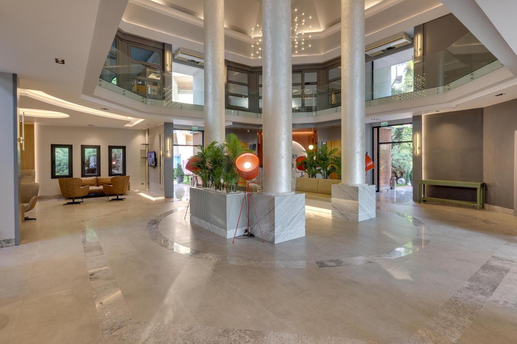 The Grand Blue Sky International Hotel Kusadası Exterior foto