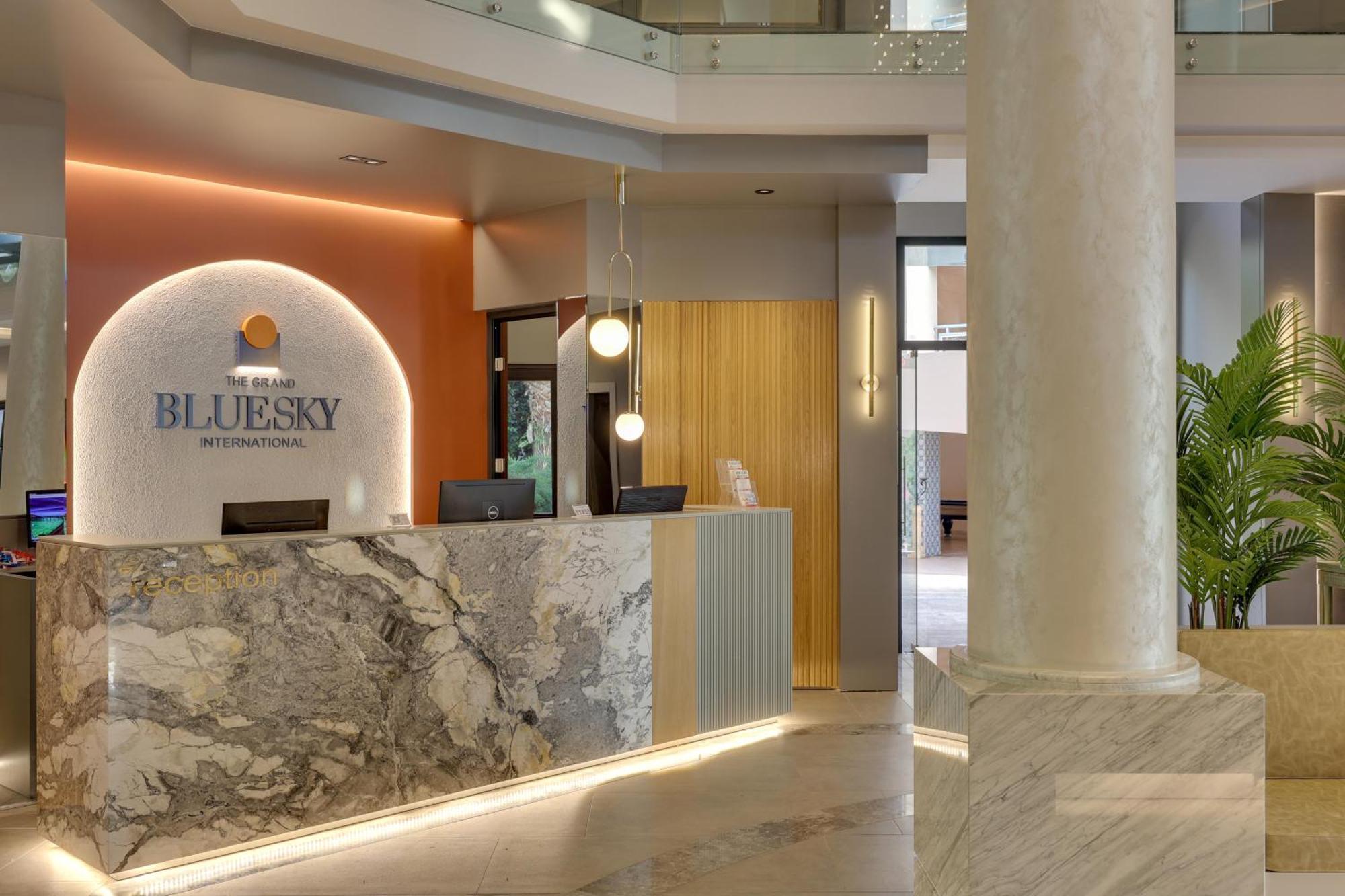 The Grand Blue Sky International Hotel Kusadası Exterior foto