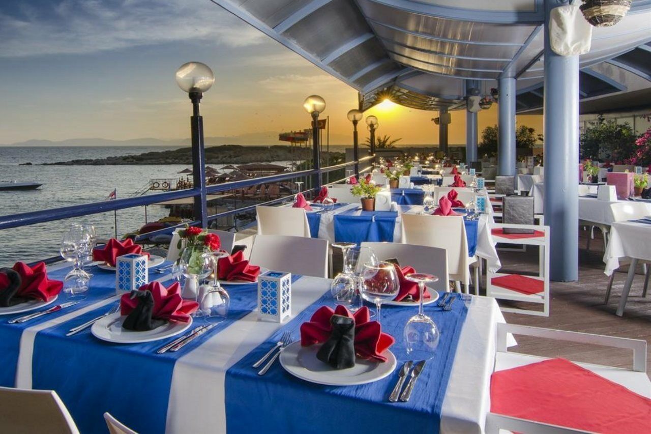 The Grand Blue Sky International Hotel Kusadası Exterior foto