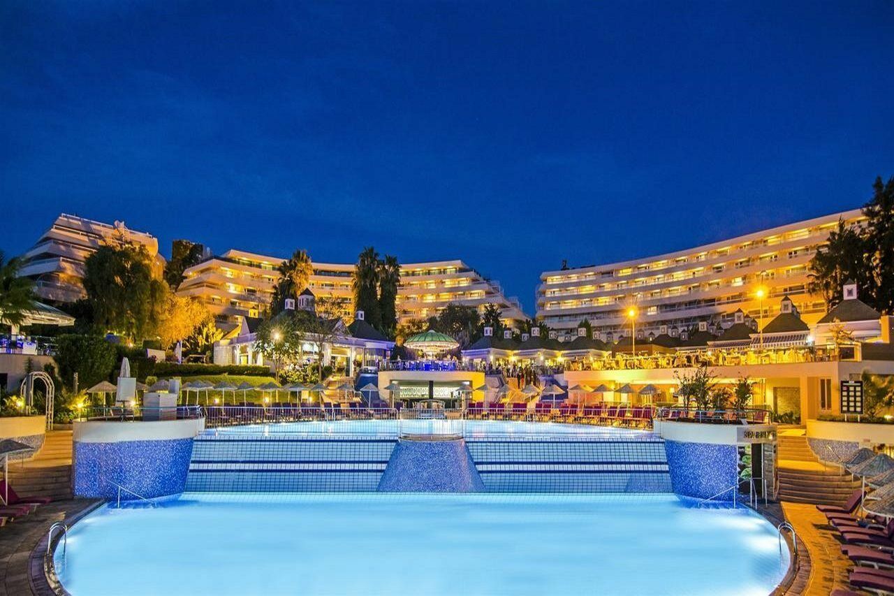 The Grand Blue Sky International Hotel Kusadası Exterior foto